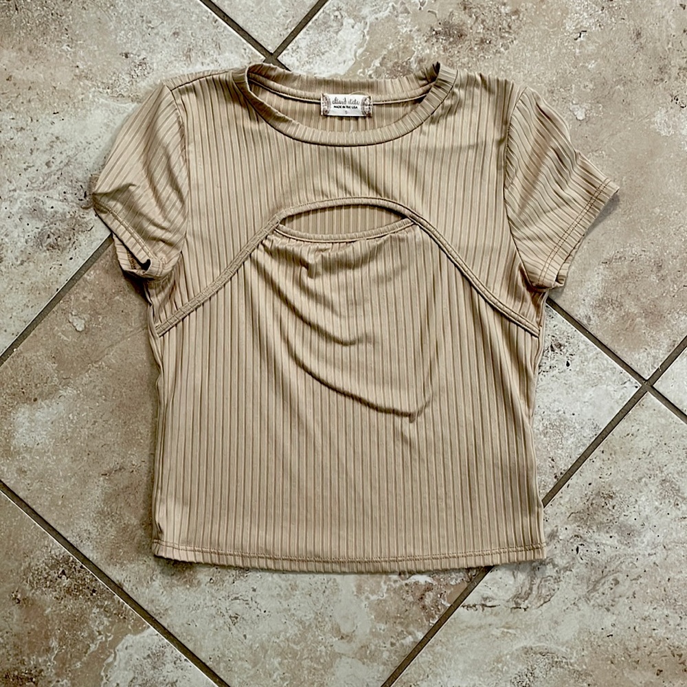 Beige ribbed short sleeve altered state top